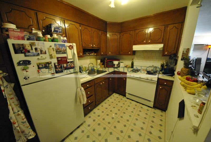530 Washington St #11 - Photo 2 of 9