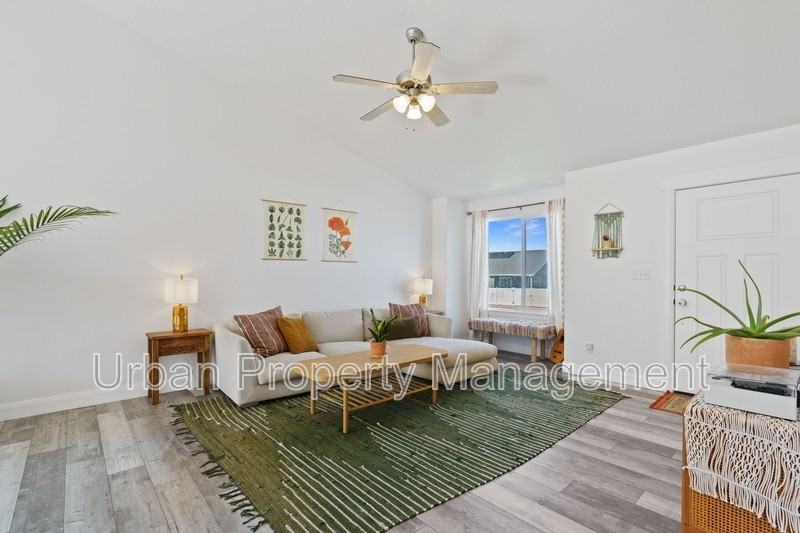 4082 N Poplar St - Photo 3 of 12