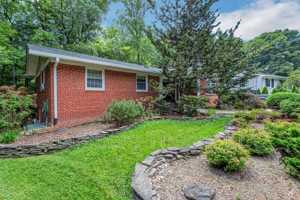 featured image of 10211 Fox Ln