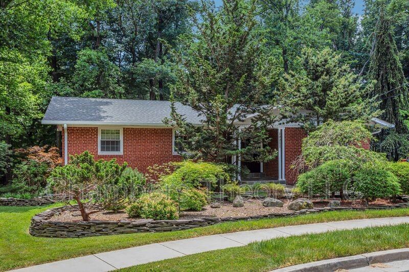 10211 Fox Ln - Photo 2 of 38