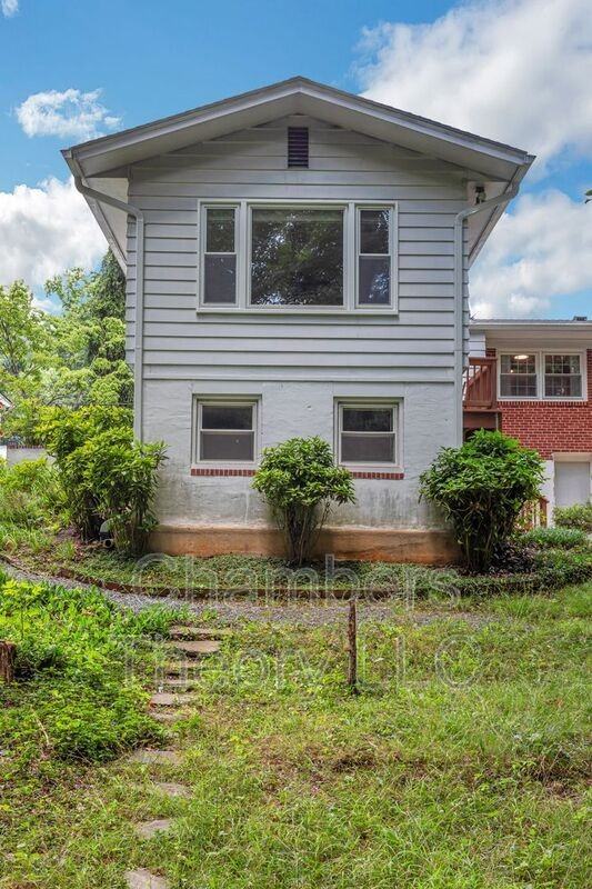 10211 Fox Ln - Photo 5 of 38