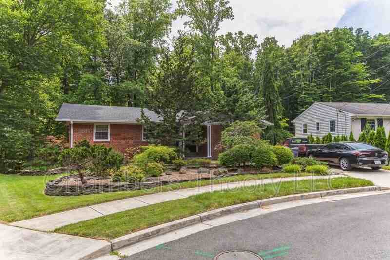 10211 Fox Ln - Photo 7 of 38