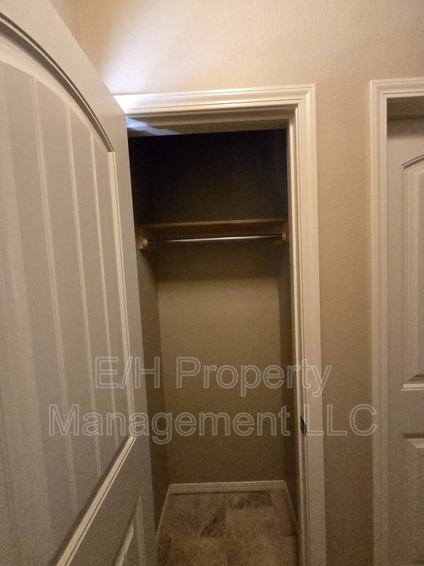 2146 N Woodlawn Blvd - Photo 4 of 46