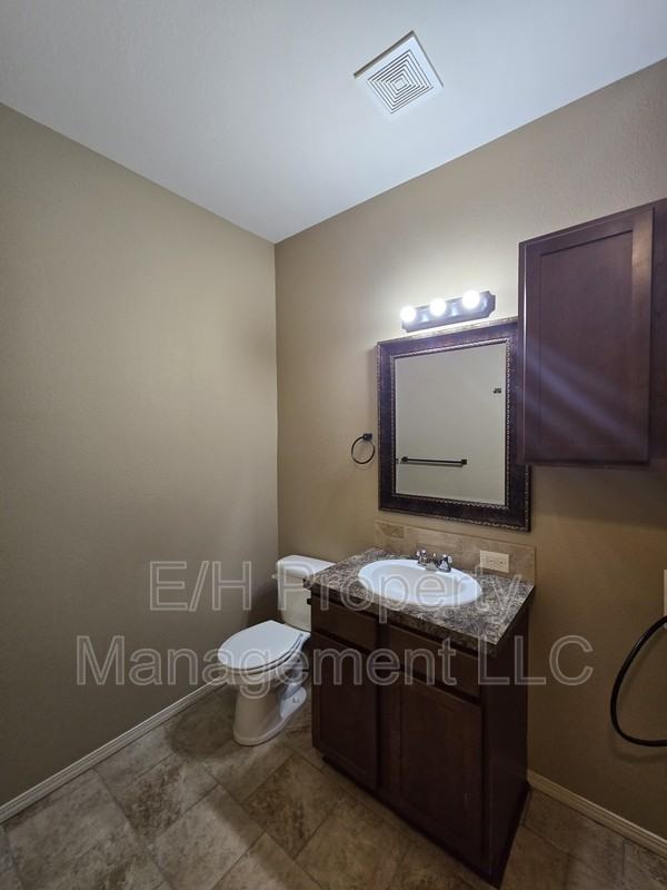 2146 N Woodlawn Blvd - Photo 6 of 46