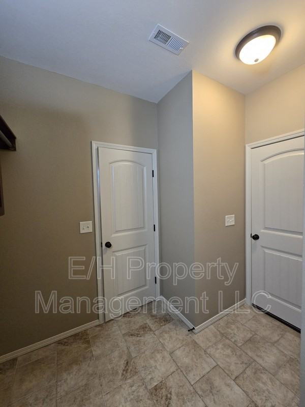2146 N Woodlawn Blvd - Photo 7 of 46