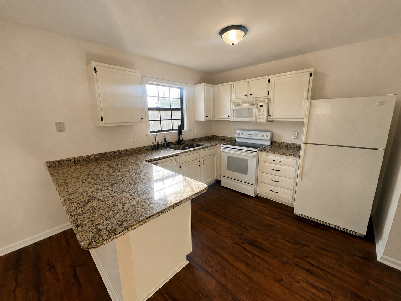 50 Carriage House Dr #50 - Photo 4 of 14