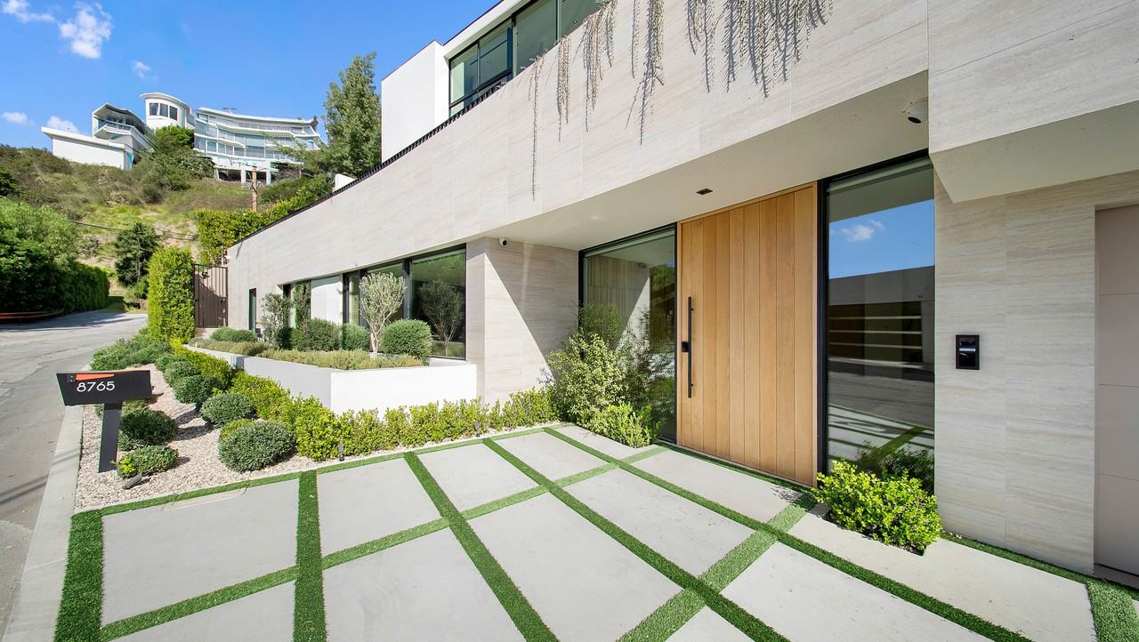 8765 Hollywood Blvd #NA - Photo 6 of 50