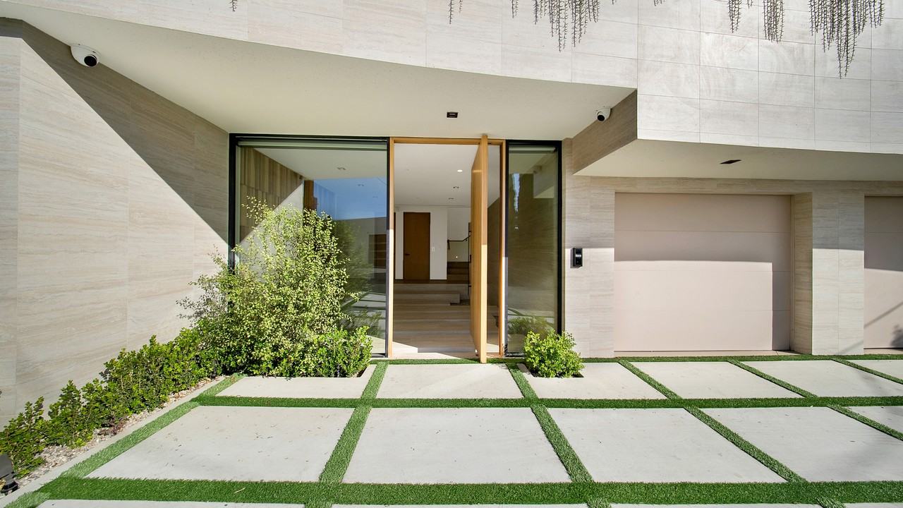 8765 Hollywood Blvd #NA - Photo 7 of 50