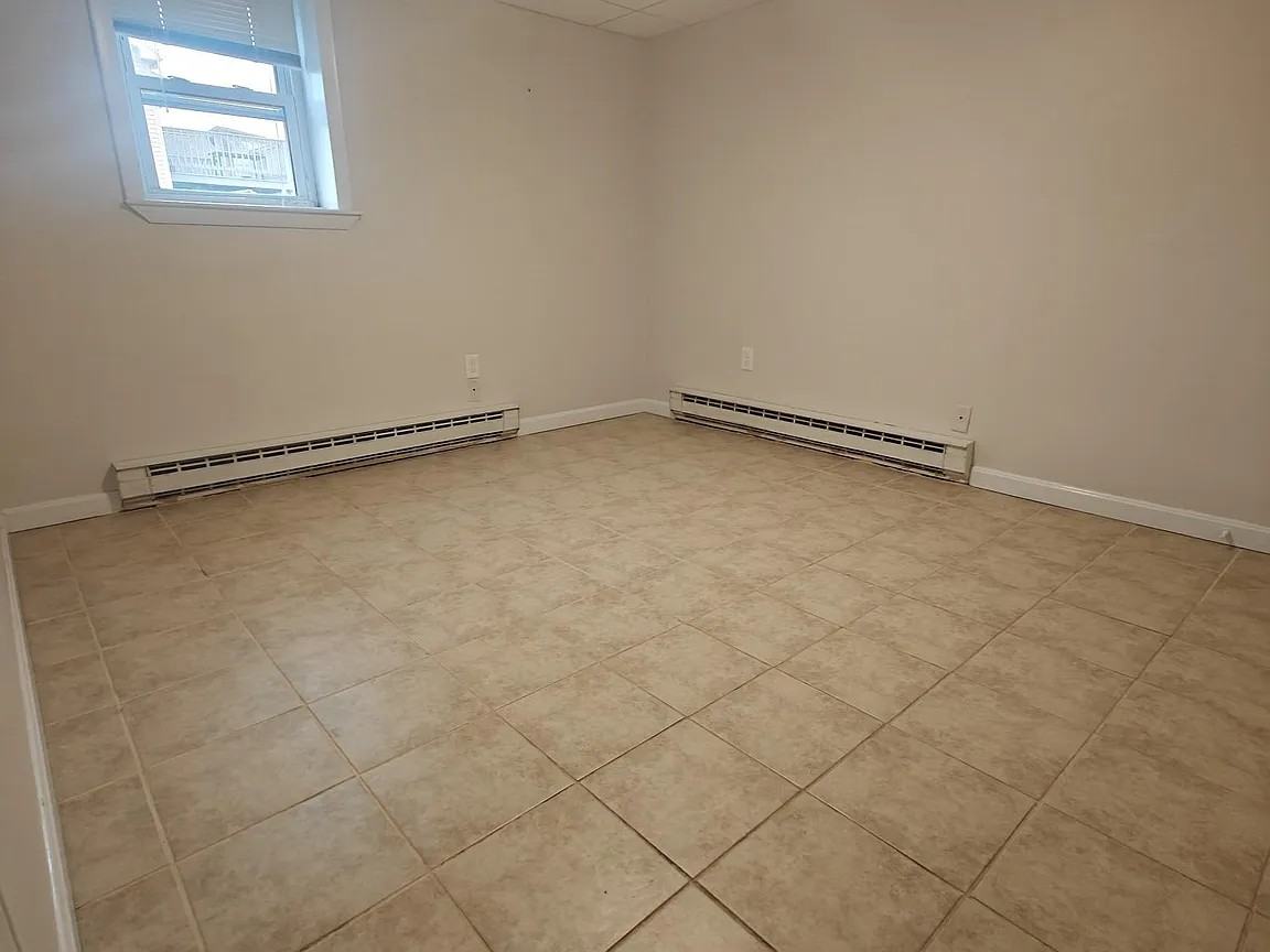 123 Augustus St #B - Photo 2 of 6