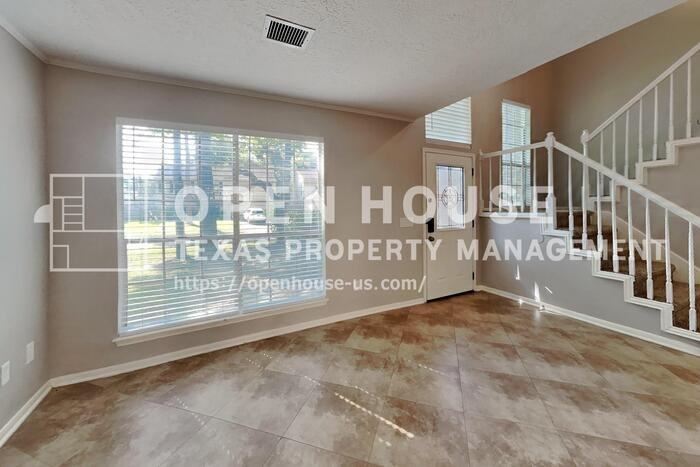 9322 Wandsworth Dr - Photo 4 of 21