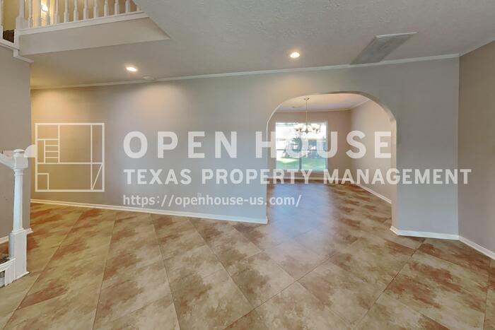 9322 Wandsworth Dr - Photo 5 of 21