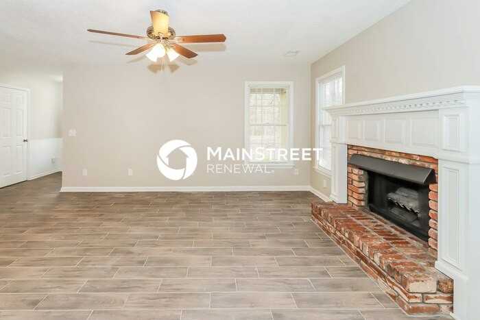 170 Woodcrest Dr - Photo 2 of 17