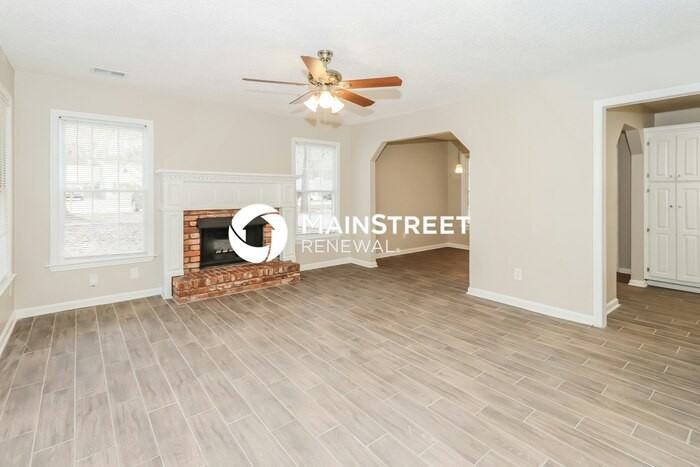 170 Woodcrest Dr - Photo 3 of 17