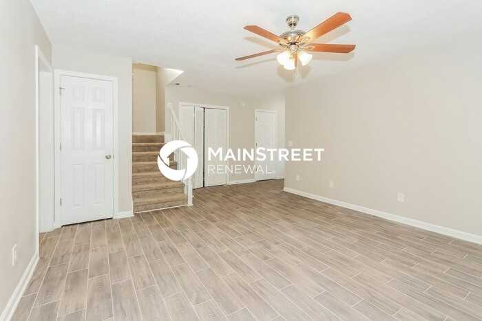 170 Woodcrest Dr - Photo 4 of 17