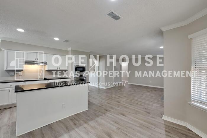 518 Mercer St - Photo 7 of 22