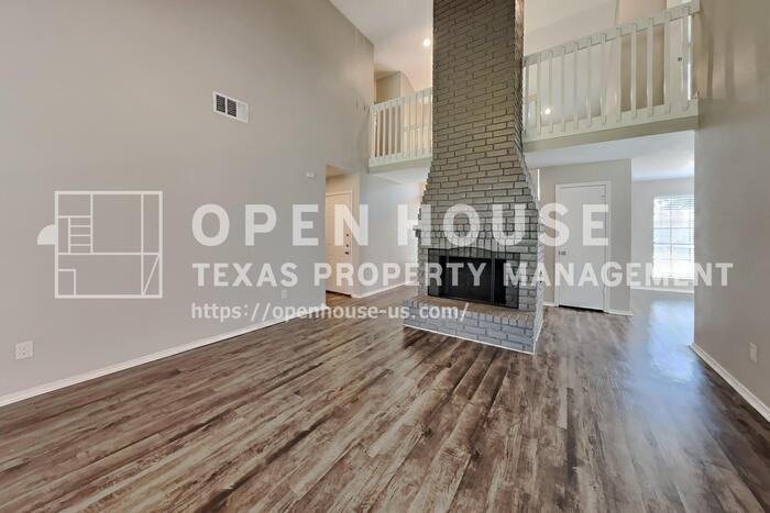 16315 Chimneystone Dr - Photo 5 of 22