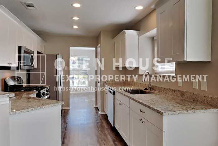 16315 Chimneystone Dr - Photo 6 of 22