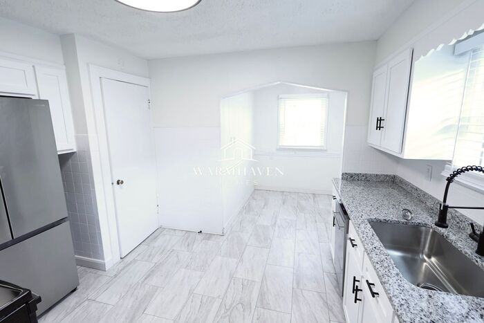 1313 Coventry St - Photo 6 of 11