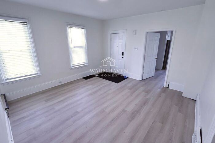 570 Dayton St - Photo 3 of 12