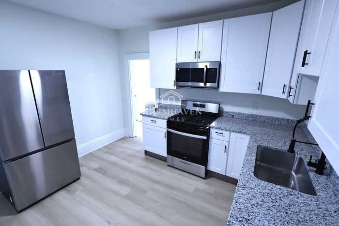 570 Dayton St - Photo 4 of 12