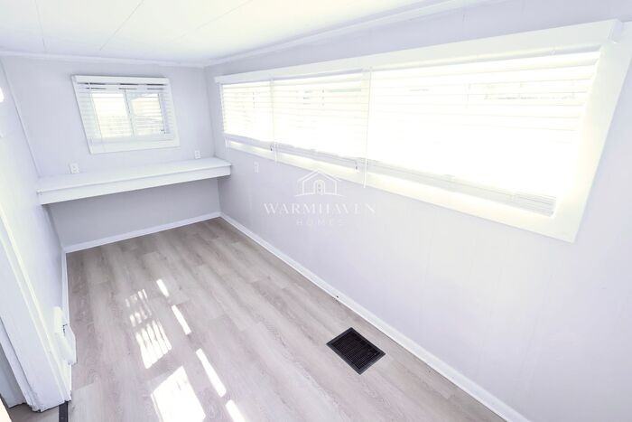 570 Dayton St - Photo 5 of 12