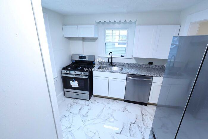 961 Lawton St - Photo 3 of 14
