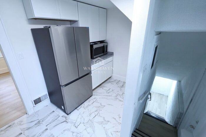 961 Lawton St - Photo 4 of 14
