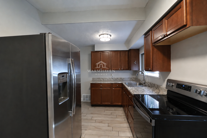 885 Brown St - Photo 4 of 18
