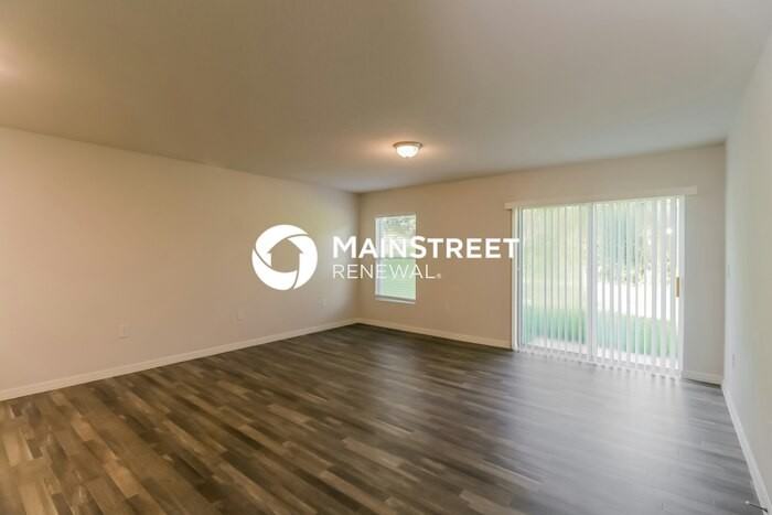 1445 Laurel Ave - Photo 3 of 15