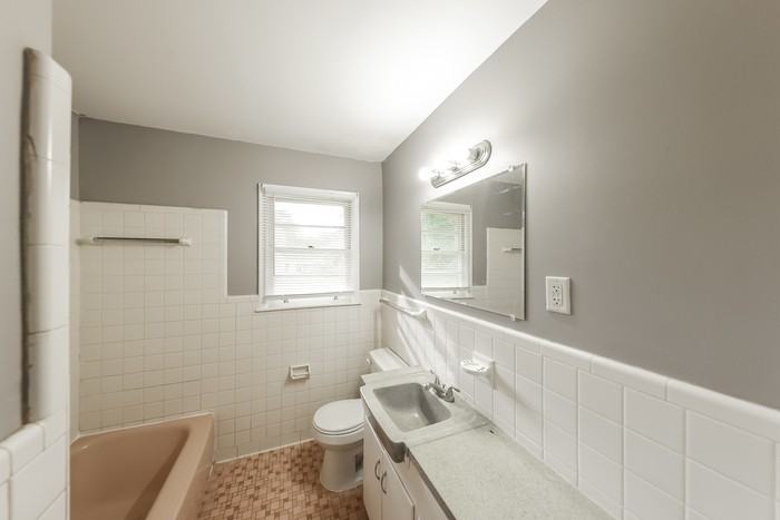 1712 Longmeadow Dr - Photo 5 of 10