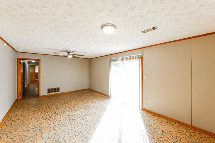1712 Longmeadow Dr - Photo 6 of 10