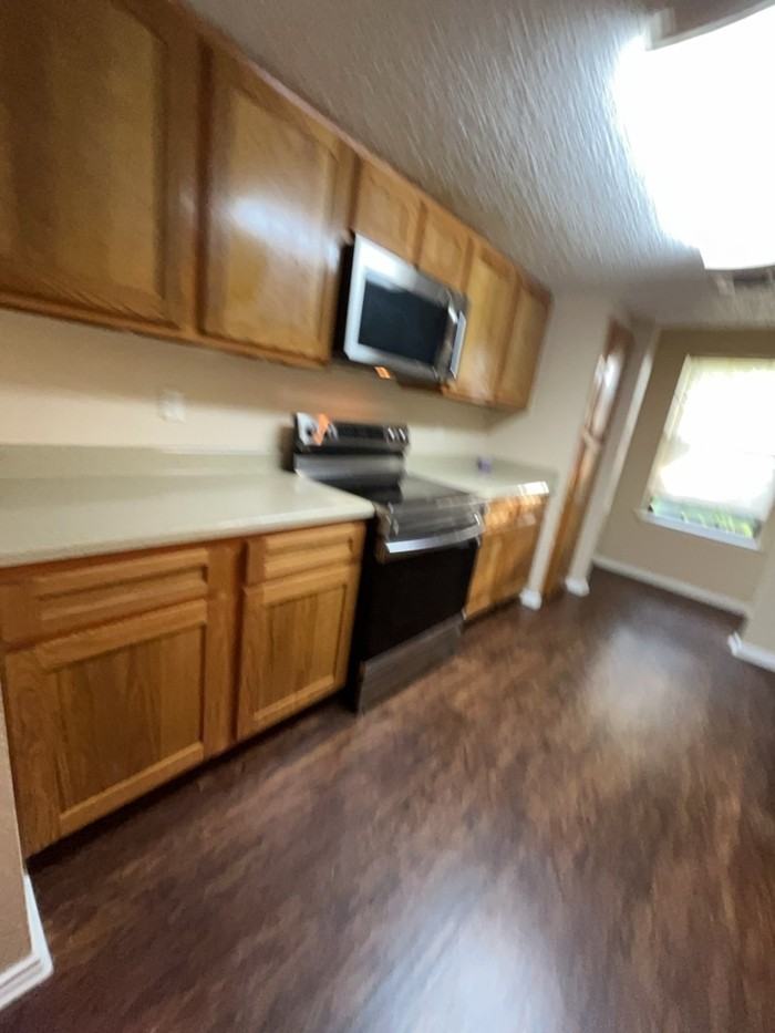 4304 Hulen Cir E - Photo 7 of 18