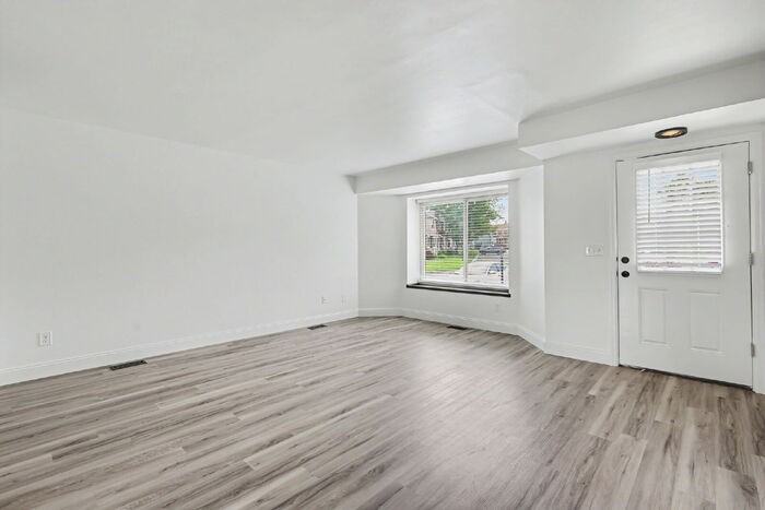 862 London Green Way - Photo 4 of 31
