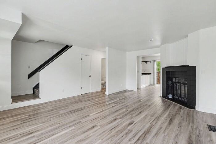 862 London Green Way - Photo 6 of 31