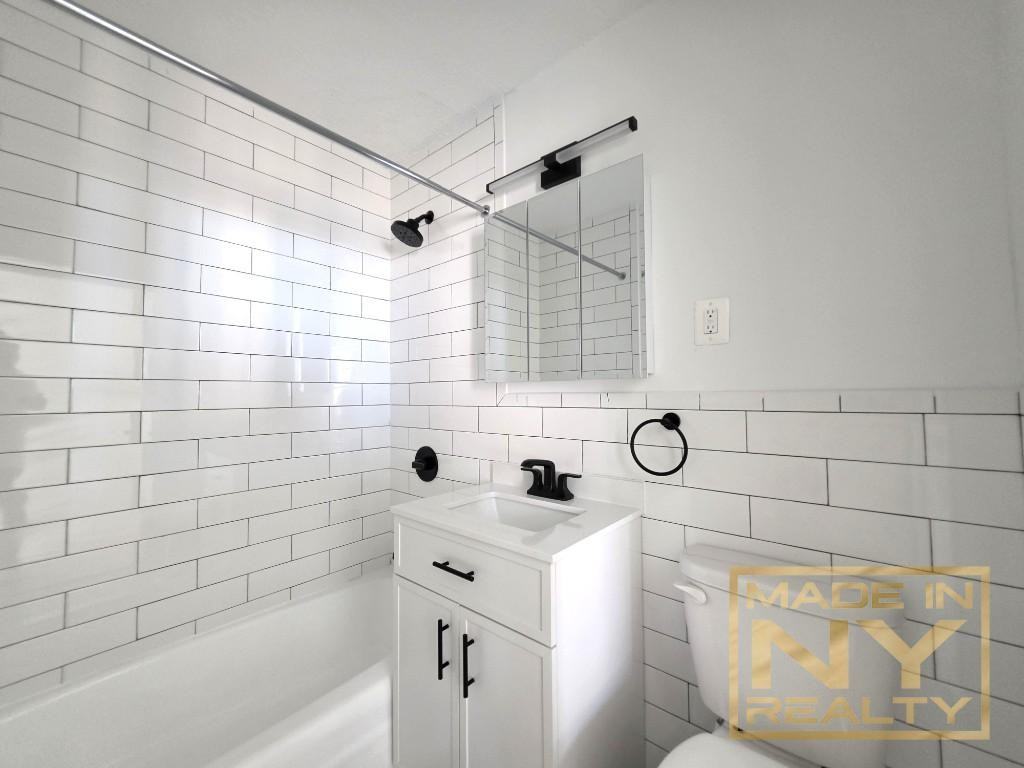 3333 Broadway #D15B - Photo 5 of 6