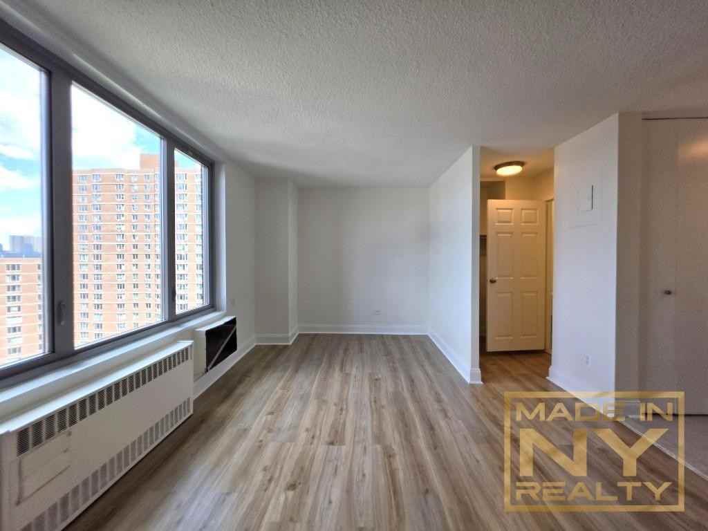 3333 Broadway #D12J - Photo 4 of 6
