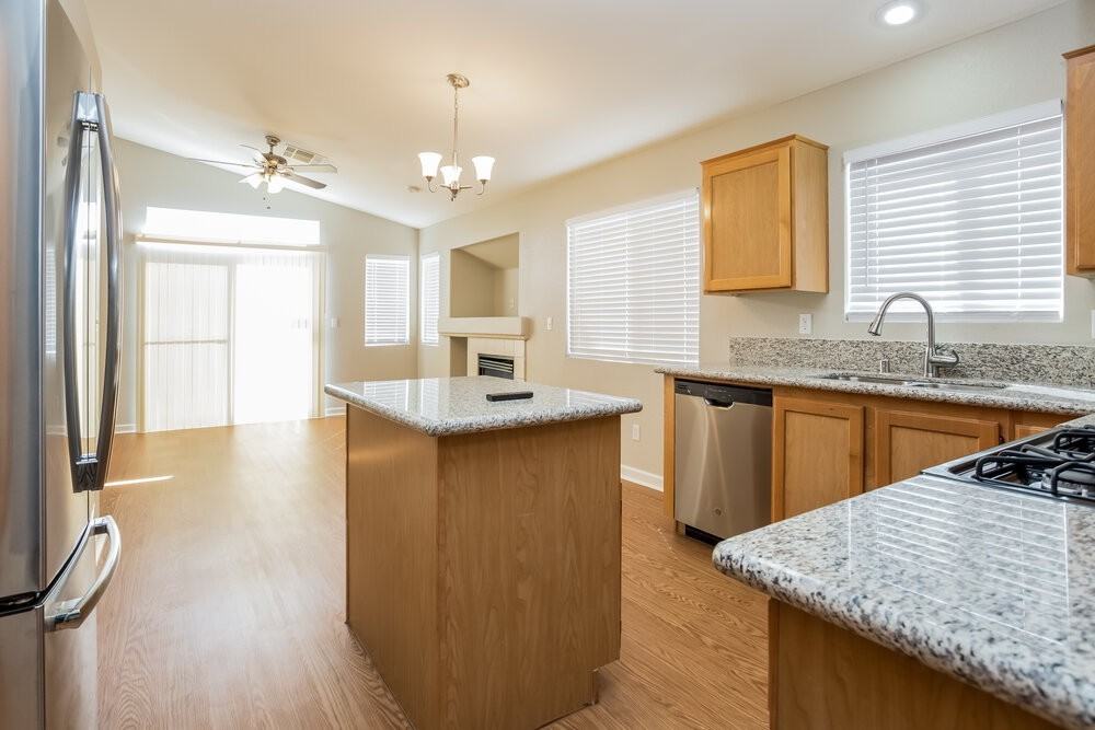 5916 Round Castle St - Photo 6 of 15