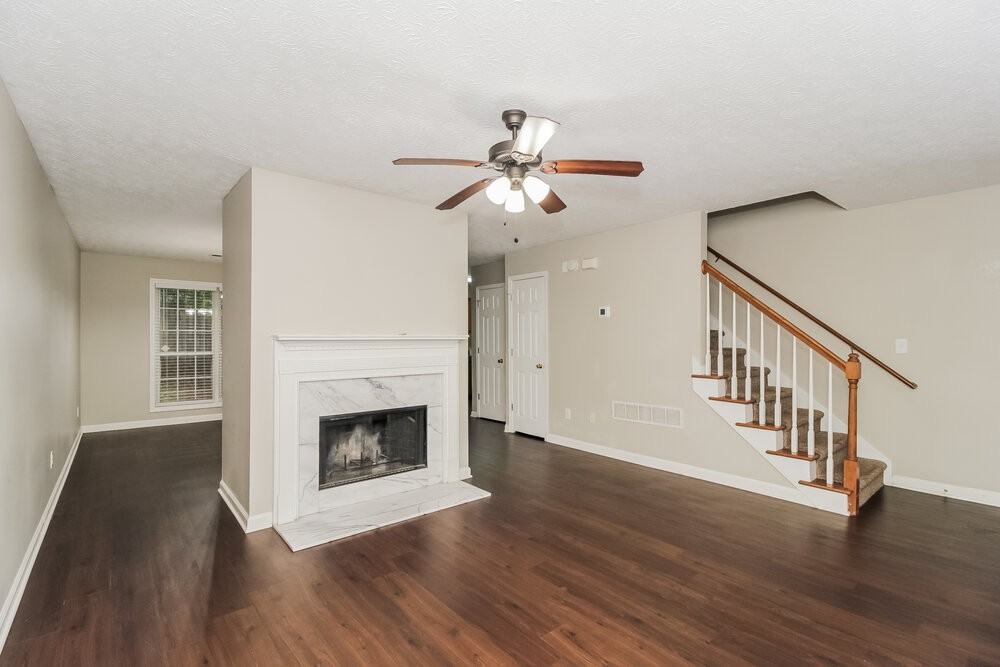 2320 Kissing Tree Ln Se - Photo 4 of 17