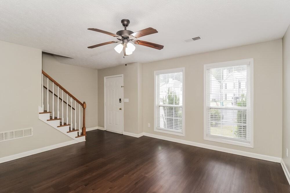 2320 Kissing Tree Ln Se - Photo 5 of 17