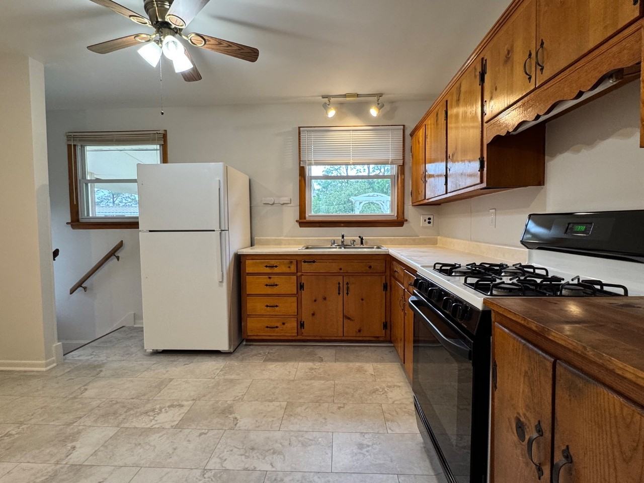 321 Sharon Ln - Photo 5 of 20