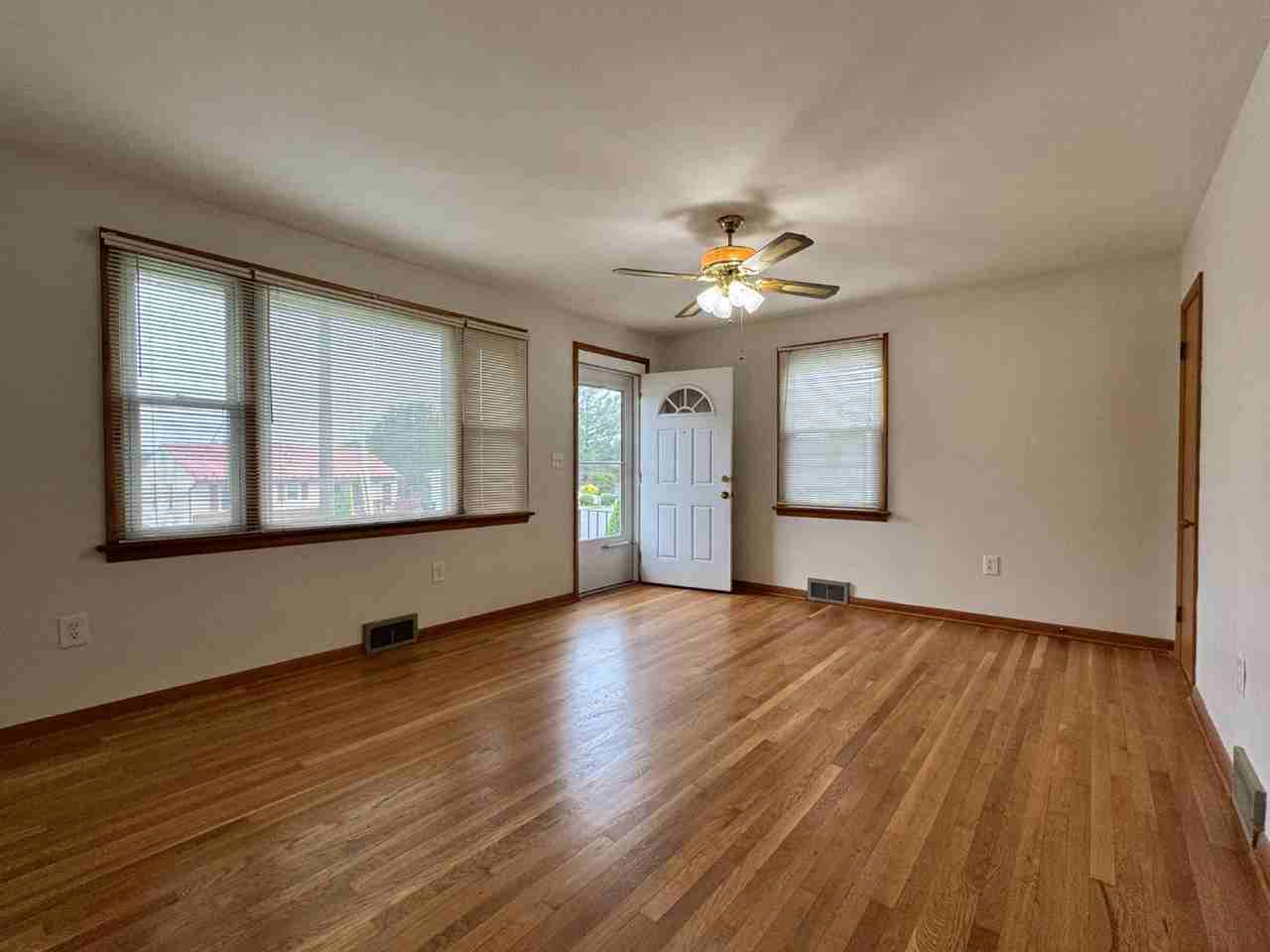 321 Sharon Ln - Photo 6 of 20