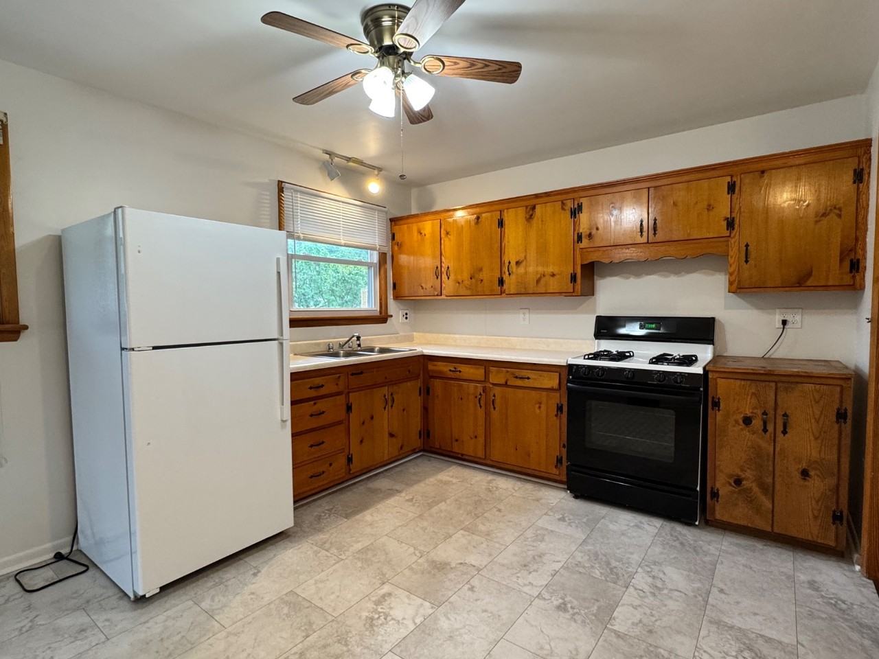 321 Sharon Ln - Photo 7 of 20