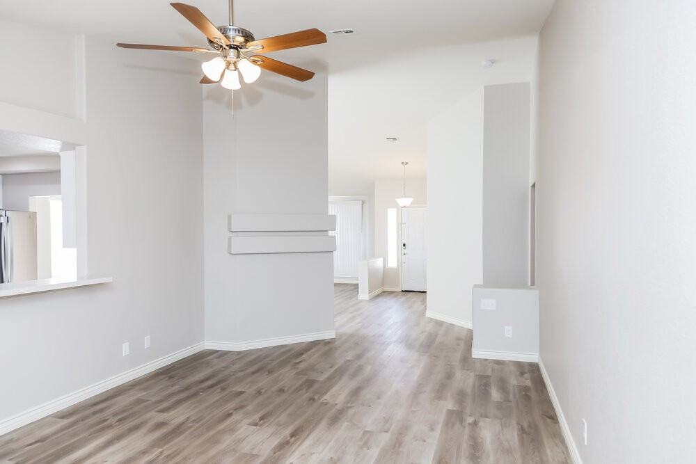 816 Stillwater Ln - Photo 4 of 16