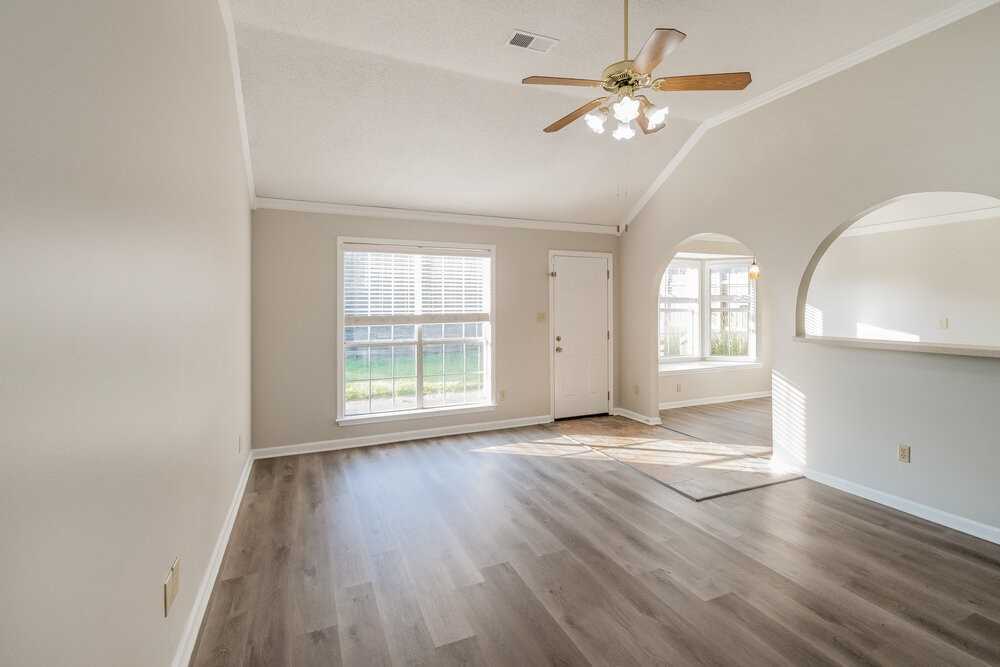 406 N Ericson Rd - Photo 3 of 16