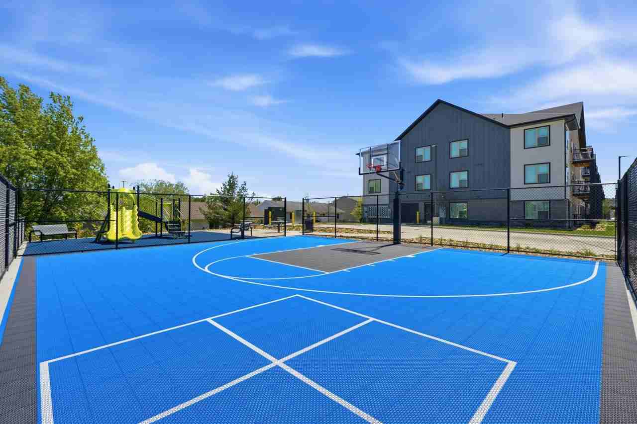 Emri Apartments - Photo 3 of 34