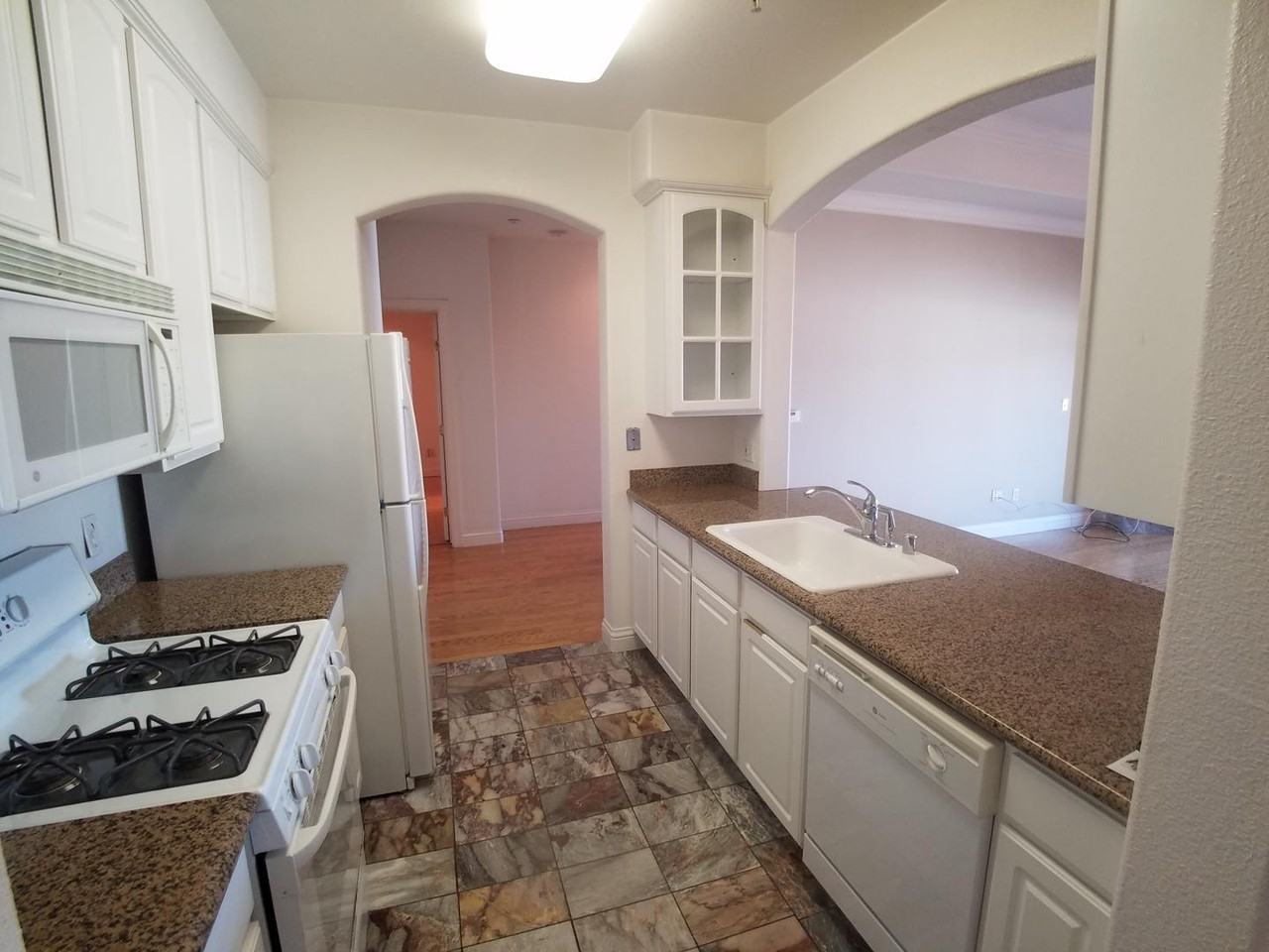 569 Merritt Ave - Photo 4 of 9