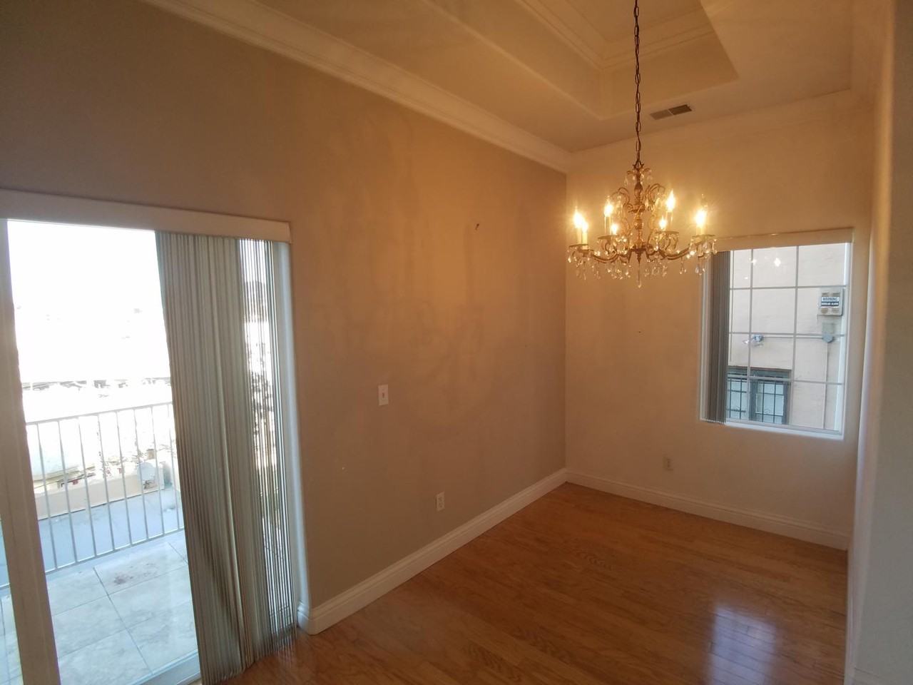 569 Merritt Ave - Photo 6 of 9