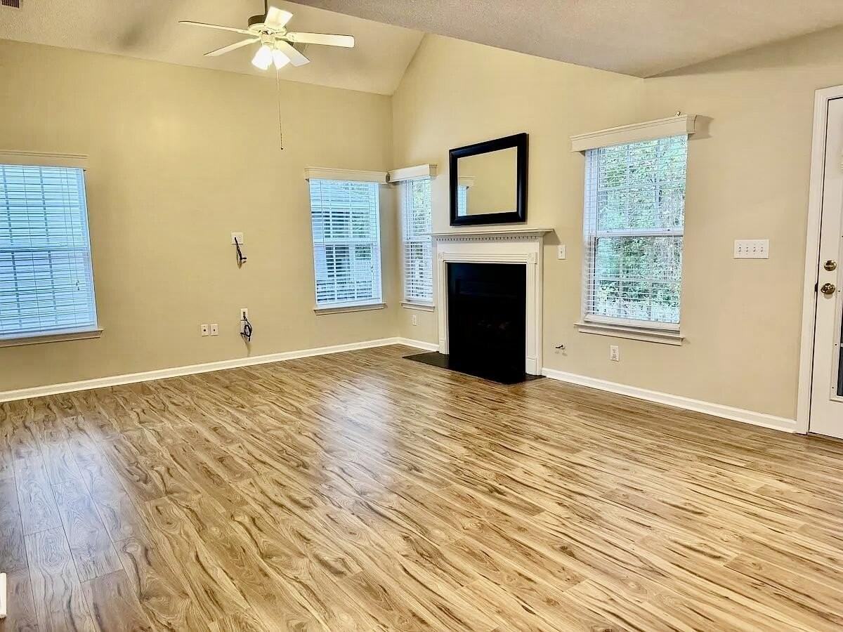 380 Stefan Dr - Photo 4 of 16
