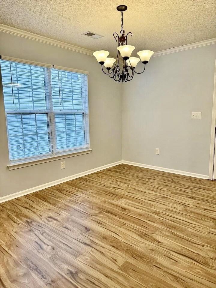 380 Stefan Dr - Photo 5 of 16