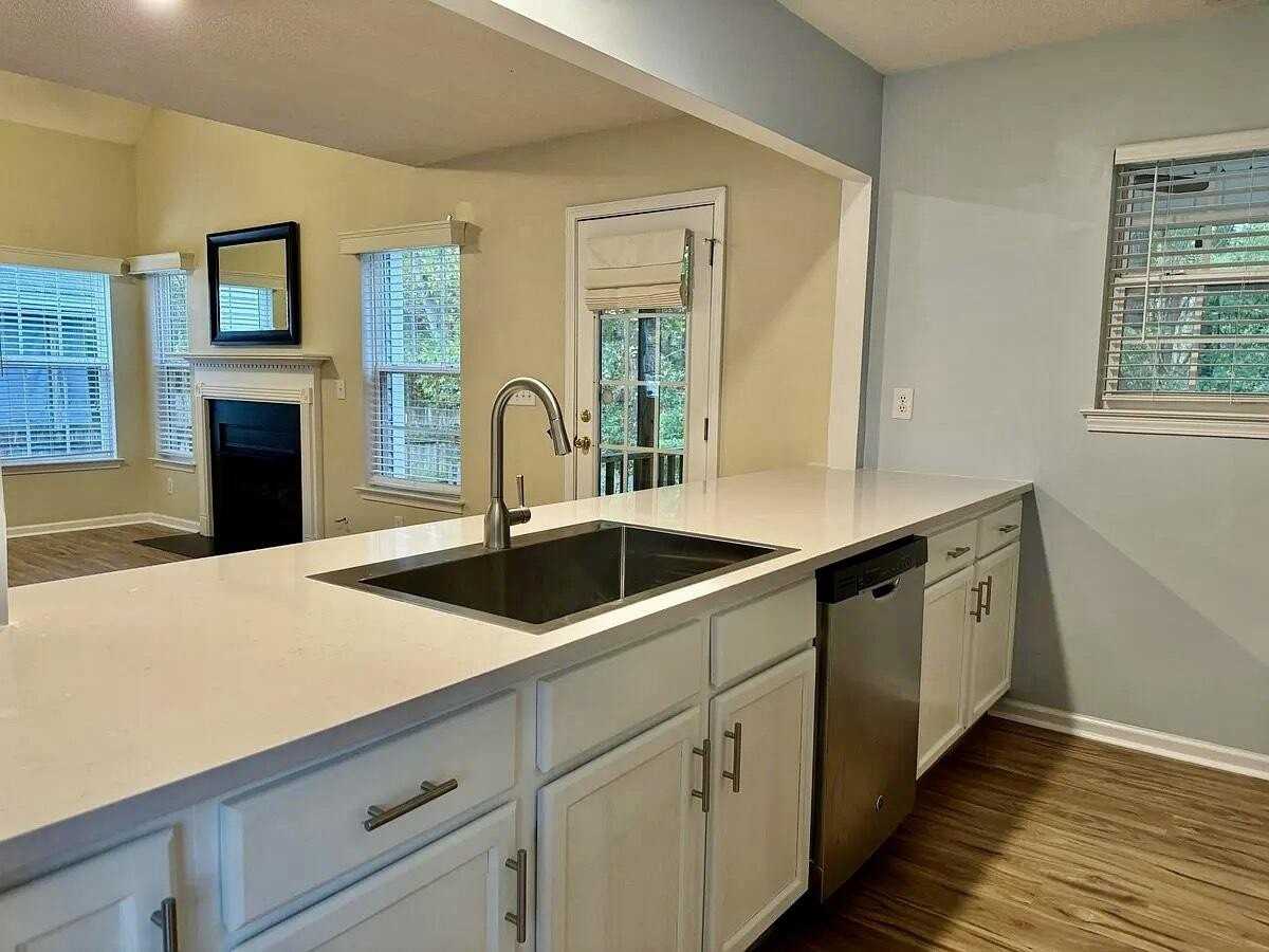 380 Stefan Dr - Photo 6 of 16